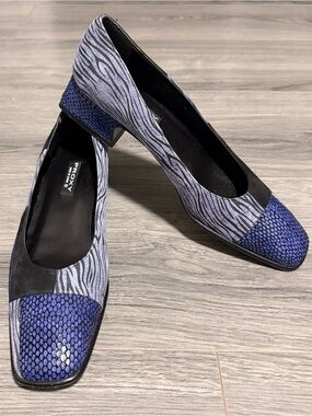 Vintage Proxy Blue Patterned Block Heel Pumps